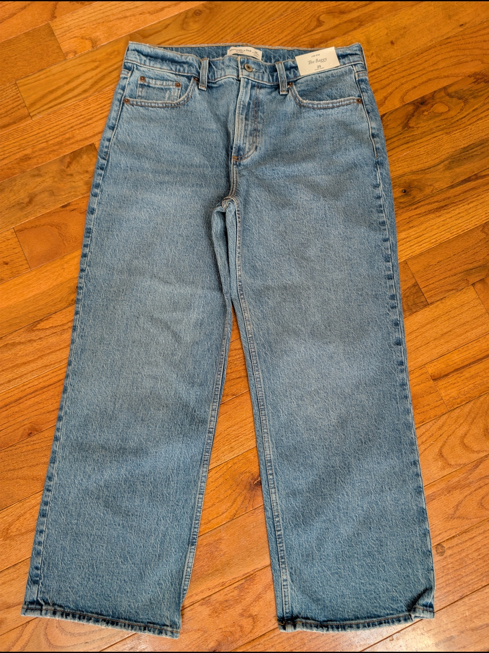 NWT Abercrombie & Fitch The Baggy Low Rise Jeans 29 Extra Short Light Wash Denim
